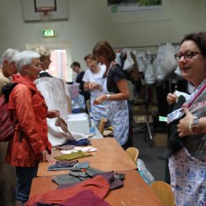 Kleding uitdelen